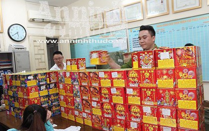 Hà Nội: Thu giữ gần 500 kg pháo được ngụy trang trong các bao tải khăn mặt