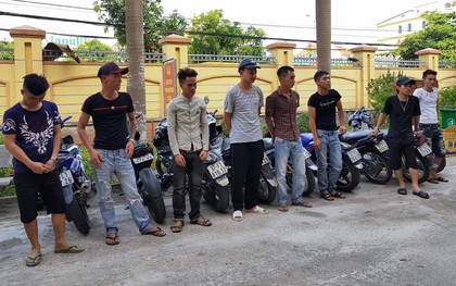 Phạt 35 triệu đồng nhóm thanh niên đầu trần, lạng lách chặn đầu xe ô tô trên QL1