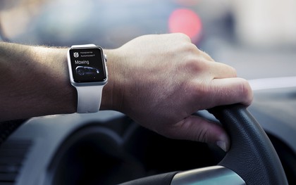 Cố cãi "chỉ dùng Apple Watch để xem giờ", nữ sinh lái xe vẫn bị phạt gần chục triệu đồng