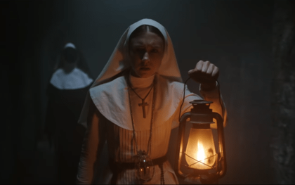 Hết hồn với cảnh Valak "nhảy xổ" vào con gái nhà người ta trong "The Nun"