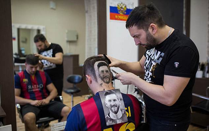 Kiểu tóc mang gương mặt Messi gây sốt vì quá chất