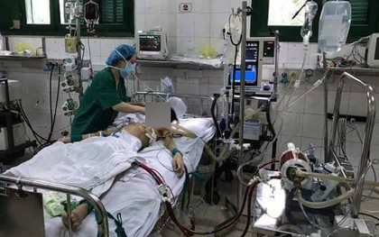 Một trái tim nằm ngoài lồng ngực "bay" từ Hà Nội vào Huế để cứu mạng bệnh nhân trẻ tuổi