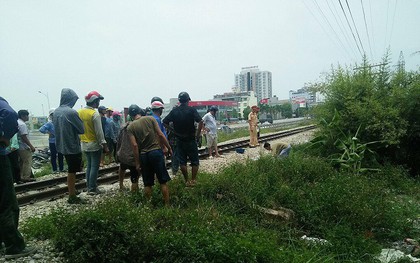 Thanh Hóa: Cố băng qua đường sắt, đôi nam nữ bị tàu cán tử vong