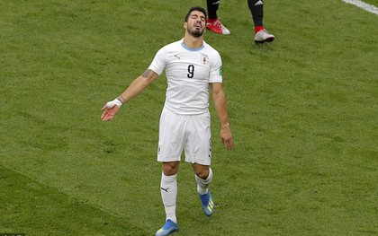 Suarez bỏ lỡ không tưởng, Uruguay vẫn hạ Ai Cập ở phút 89