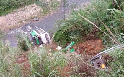Hiện trường chiếc xe lao xuống vực ở đèo Lò Xo khiến 3 người tử vong