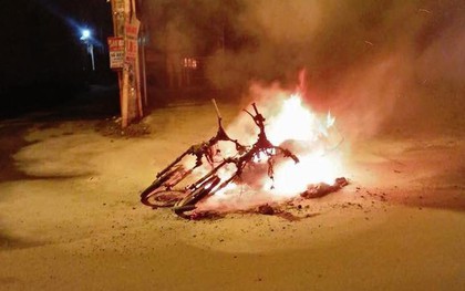 Chuyện mùa World Cup 2018: Nhóm thanh niên ở Sài Gòn đốt cháy rụi 2 xe máy sau khi C.Ronaldo ghi bàn
