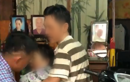 Clip phẫn nộ: Con trai bỏ mặc mẹ già lên cơn tai biến, đòi bằng được chìa khoá tủ lấy tiền rồi mới đưa đi viện