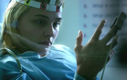 Gái xinh Chloe Grace Moretz mắc bệnh hiếm quái ác chưa có thuốc chữa trong "Brain On Fire"