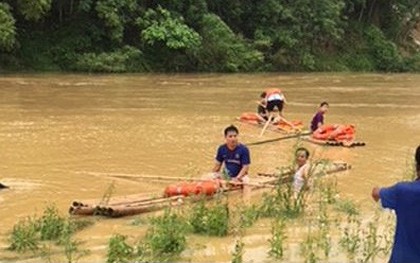Người đàn ông bị đuối nước khi xuống kênh tìm chiếc ví