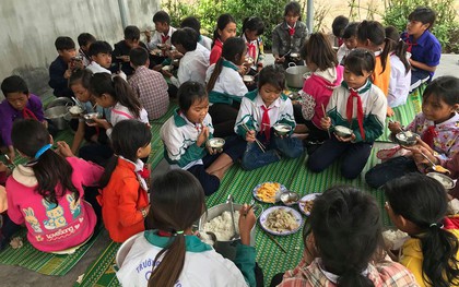 Hành trình của nhóm bạn trẻ về các điểm trường ở vùng núi cao IA-Yeng: "8.000 đồng mỗi phần cơm, nhìn các bé ăn mà nghẹn cả lòng"