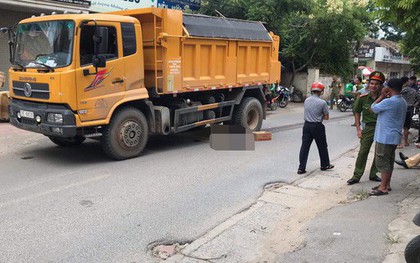 Hà Nội: Nam thanh niên tử vong thương tâm khi bị xe tải kéo lê dưới gầm gần 20 mét