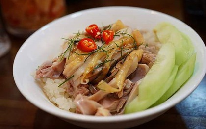 Mê ăn thịt gà nhất định đừng bỏ qua con phố chuyên bán đủ món từ gà về đêm ở Hà Nội