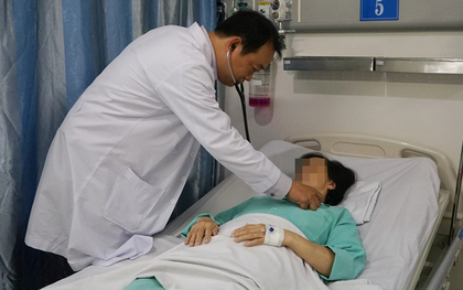 Bị kẹt người khi mở cổng sắt có điều khiển, người phụ nữ ở Sài Gòn bị tràn máu ngoài màng tim nguy kịch