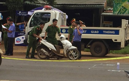 Chở con đi thi THPT quốc gia, mẹ bị ô tô tông nguy kịch