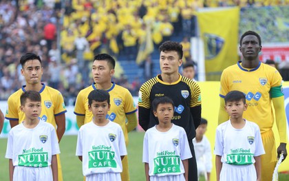 FLC Thanh Hóa thăng hoa cùng Bùi Tiến Dũng, lọt vào Top 3 V.League 2018