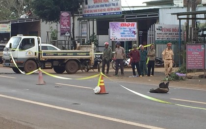 Thầy cô quyên góp hỗ trợ gia đình nam sinh có mẹ bị tai nạn mất ngay trước cổng trường thi