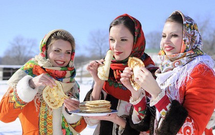 Nước Nga có một loại bánh nhìn quen mắt nhưng rất lạ và hấp dẫn với vô vàn loại nhân