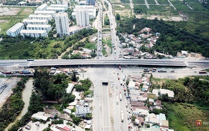 Chùm ảnh cầu vượt hơn 200 tỷ đồng trước giờ thông xe, cửa ngõ cảng biển lớn nhất Sài Gòn được "giải cứu"