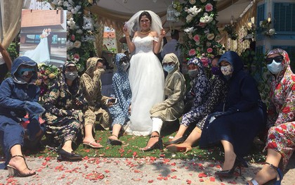 Hội chị em ninja mặc ''full giáp'' kéo nhau đi ăn cưới khiến cư dân mạng chỉ nhìn cũng vã mồ hôi