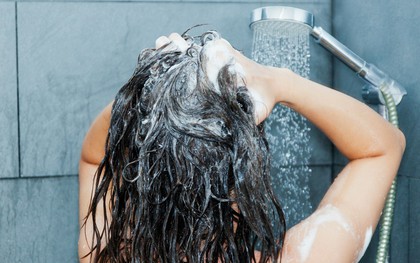 Đây là những thói quen khiến da đầu cứ nhờn cả ngày dù bạn đã chăm sóc kỹ càng
