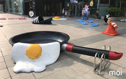 Triển lãm ngoài trời chỉ có tại thành phố nóng nhất Hàn Quốc: Trứng rán, dép chảy nhựa đầy đường… kỷ niệm một mùa hè "đáng ghét" lại đến