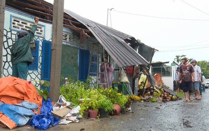 Lốc xoáy lúc rạng sáng, 10 căn nhà tại Hậu Giang sập và tốc mái