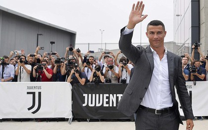 Ronaldo lịch lãm, hô vang "Juve, Juve" ngày kiểm tra y tế ở Turin