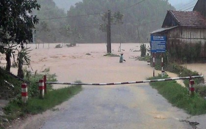 Quảng Ninh: Mưa lũ gây ngập và mất điện nhiều nơi, gần 200 hộ dân bị cô lập vì lũ