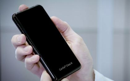 Tỷ lệ "thương vong" smartphone sẽ ít hơn nhờ thế hệ kính cường lực mới, chịu tối đa 15 cú thả rơi 1m