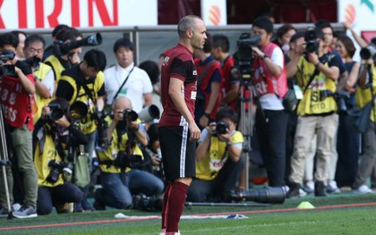 Huyền thoại Iniesta thua thảm trong ngày ra mắt đội bóng Nhật Bản