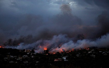 Thủ đô Hy Lạp rực lửa, ít nhất 24 người chết và hàng trăm người bị thương do cháy rừng