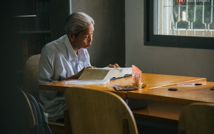 Chuyện ông cụ 77 tuổi ngồi ở thư viện Sài Gòn từ sáng đến tối mịt: Ăn cơm từ thiện, luyện học tiếng Anh
