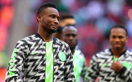 Vừa rời World Cup trong đau đớn, sao Nigeria đã phải bỏ tiền chuộc cha