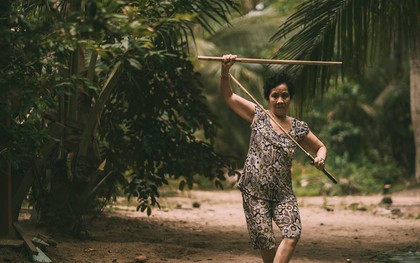 "Ngầu" như ngoại: Vừa tốt nghiệp lớp võ chống trộm đã được cháu trai chụp cho bộ ảnh kỷ niệm, dân mạng ai cũng phải bật cười vì quá dễ thương