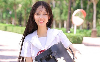 Nhan sắc của cô bạn tân sinh viên Học viện Điện ảnh Bắc Kinh: Chỉ cần mặc đồng phục thôi là đủ làm say đắm lòng người rồi