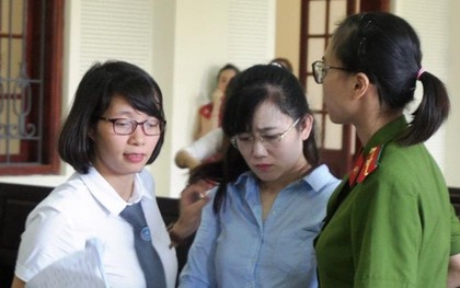 Người đẹp ngân hàng bật khóc khi bị đề nghị phạt tù chung thân