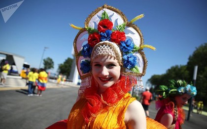 Ảnh: Những chiếc mũ Kokoshnik Nga tô điểm khán đài mùa World Cup