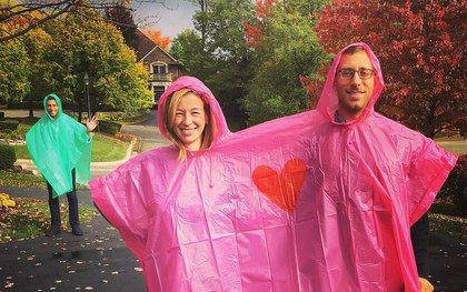 Bạn bè cưới hết cũng chẳng sao, làm "thánh ké" như anh chàng này kể ra cũng vui!