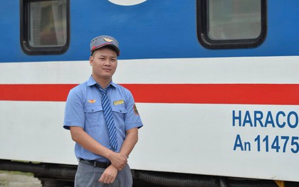 Khen thưởng nhân viên và tổ tàu trả lại hơn 100 triệu cho hành khách bỏ quên