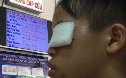 Dùng thuốc đầu que diêm làm pháo, bé trai bị hỏng mắt