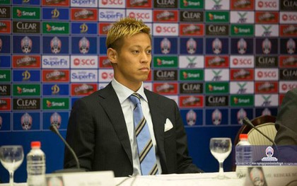 Sao Nhật Bản Honda bất ngờ nắm tuyển Campuchia, đối đầu Việt Nam tại AFF Cup 2018