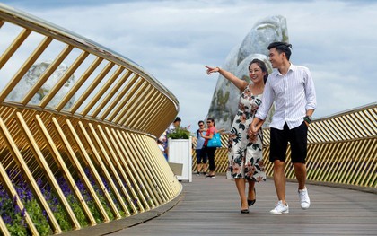 Cơn sốt cầu Vàng khiến du khách quốc tế đổ xô check-in Đà Nẵng