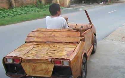 "Lamborghini mui trần gỗ" tự chế chạy thong dong ngoài đường nhận nhiều chú ý trên MXH