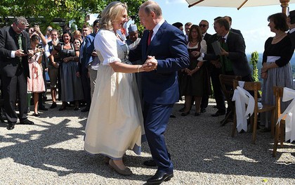 Ảnh: Tổng thống Putin nhảy với cô dâu trong "đám cưới bạn thân” ở Áo