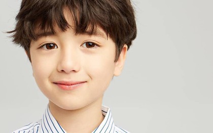 Tan chảy trước vẻ điển trai của cậu nhóc thiên thần lai Hàn - Nga