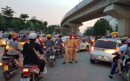 Vụ nữ tài xế BMW gây tai nạn kéo lê một cháu bé: Do vướng quai giày cao gót