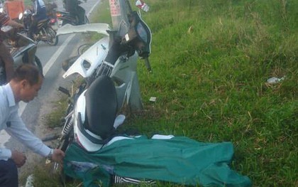 Hà Nội: Nam thanh niên tử vong cạnh xe máy "dính" chặt vào cột điện lúc rạng sáng