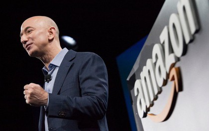 Jeff Bezos và các tỷ phú, ngôi sao hàng đầu thế giới kiếm được bao nhiêu tiền mỗi tiếng trong năm vừa qua?