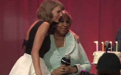 Từng bị "tượng đài" Aretha Franklin ẩn ý chê bai, cử chỉ này của Taylor Swift khiến ai cũng thấy "mát lòng mát dạ"