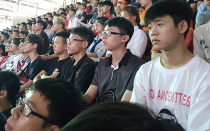 Những gương mặt thất thần khi Việt Nam thua 3-1 trước Hàn Quốc của người hâm mộ tại các trường Đại học